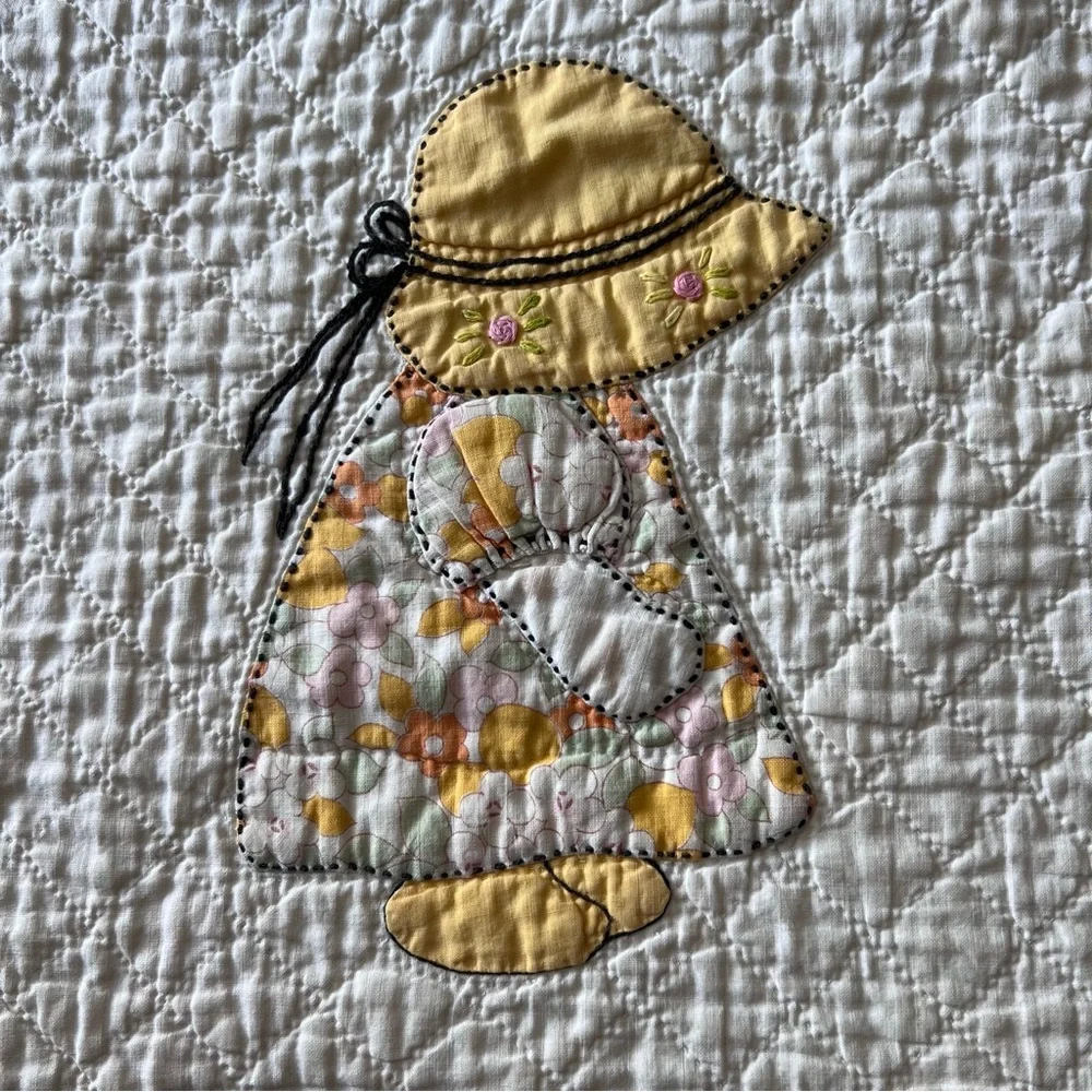Vintage Sunbonnet Sue Baby Quilt Hand-Quilted – 39” x 51”